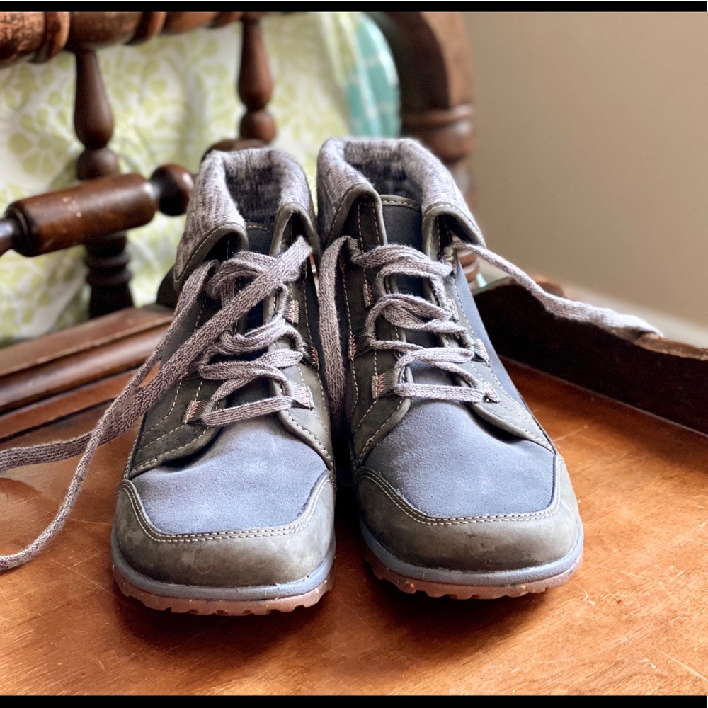 EUC worn 1x Chaco booties, open to offers
